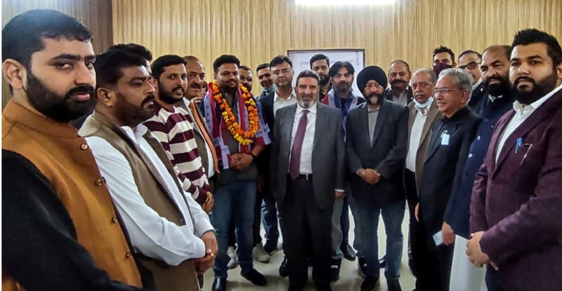 Apni party president Altaf Bukhari and new entrants posing for group photograph in Jammu on Saturday. Apni party president Altaf Bukhari and new entrants posing for group photograph in Jammu on Saturday.