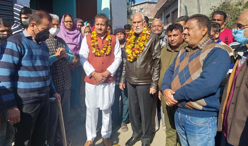 Ex-MP Shamsher Singh Manhas alongwith Corporator of Ward No. 59 kick starting construction work of lane & drain. Ex-MP Shamsher Singh Manhas alongwith Corporator of Ward No. 59 kick starting construction work of lane & drain.