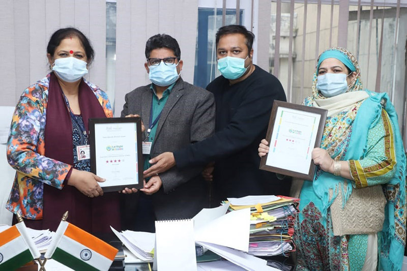 GMC-J Principal Dr Shashi Sharma receiving ‘Eat Right Campus’ certification on Friday. GMC-J Principal Dr Shashi Sharma receiving ‘Eat Right Campus’ certification on Friday.