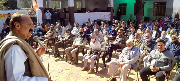 BJP J&K vice president, Surjeet Singh Slathia addressing a gathering in Vijaypur area.