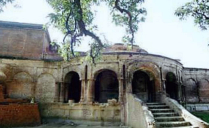Historic Gole Mahal abandoned by Government for years together. Historic Gole Mahal abandoned by Government for years together.