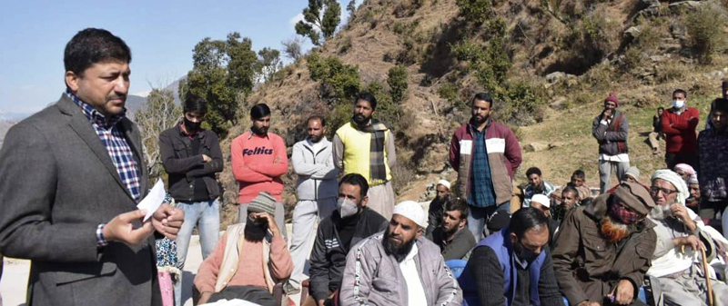 DDC Chairman Choudhury Naseem Liaqat interacting with people. DDC Chairman Choudhury Naseem Liaqat interacting with people.