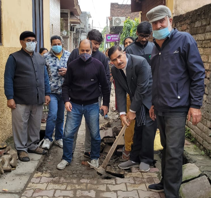 Councillor Parmodh Kapahi starting lane and drain work in Ward 14 on Friday. Councillor Parmodh Kapahi starting lane and drain work in Ward 14 on Friday.