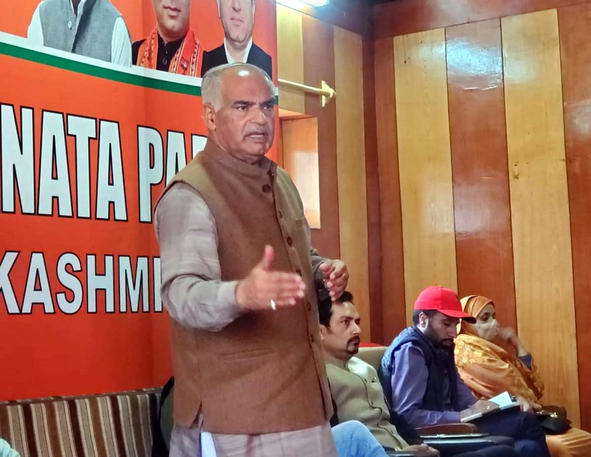 BJP general secretary (Org), Ashok Koul addressing a meeting at Srinagar on Monday. BJP general secretary (Org), Ashok Koul addressing a meeting at Srinagar on Monday.