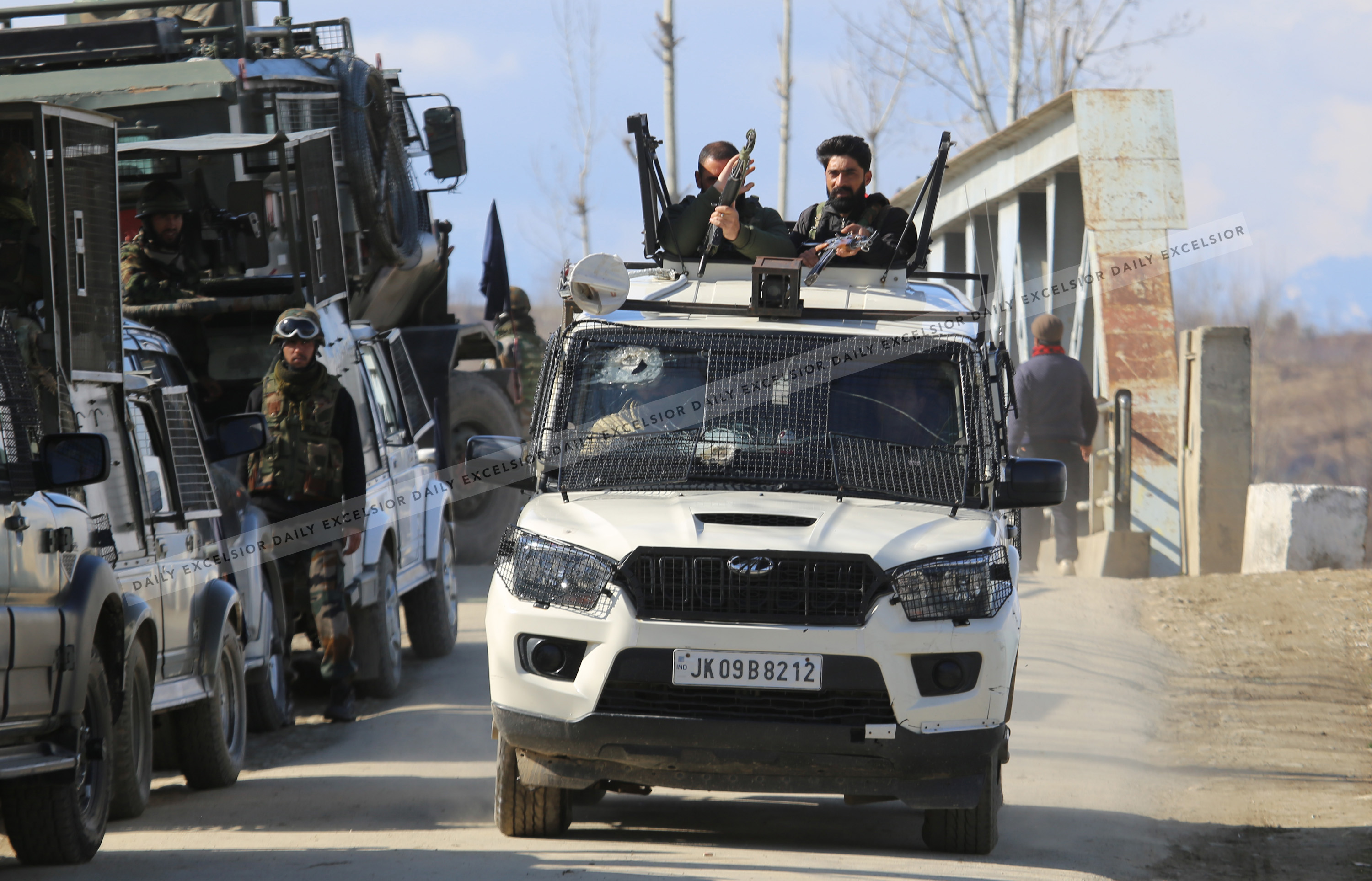 Security Forces during brief shootout in Langate area of Handwara in North Kashmir PHOTO BY AABID NABI (1)