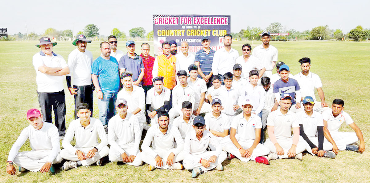 Winners posing for a group photograph with dignitaries on Tuesday. Winners posing for a group photograph with dignitaries on Tuesday.