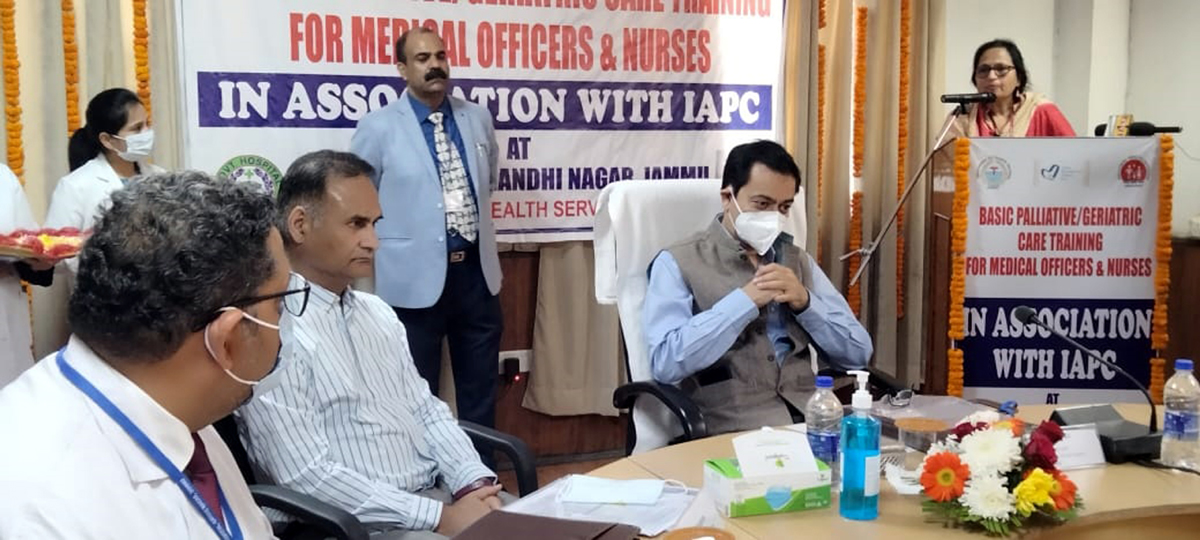 p-9 A dignitary addressing the gathering during inauguration of a training programme at Government Hospital Gandhi Nagar.