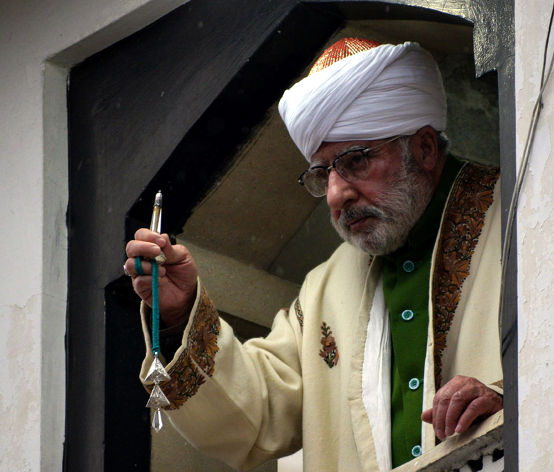 Head cleric displaying Holy Relic of Prophet (SAW) on Meraj-e-Alam at Dargah Hazratbal in Srinagar on Tuesday. -Excelsior/Shakeel