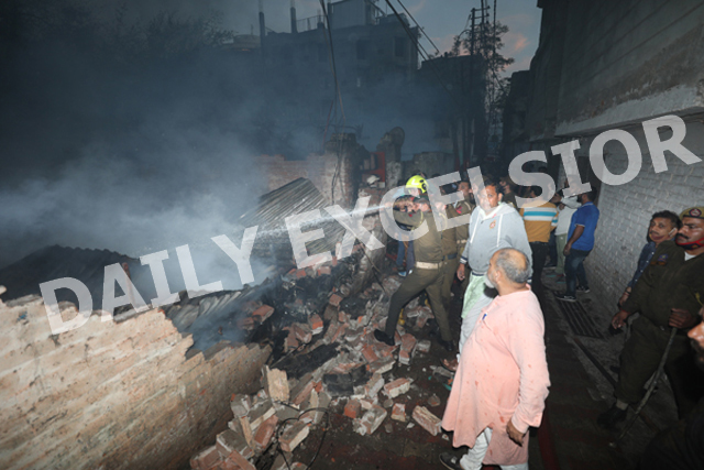 Fire fighters extinguish flames at Residency Road in Jammu on Monday. -Excelsior/Rakesh Fire fighters extinguish flames at Residency Road in Jammu on Monday. -Excelsior/Rakesh