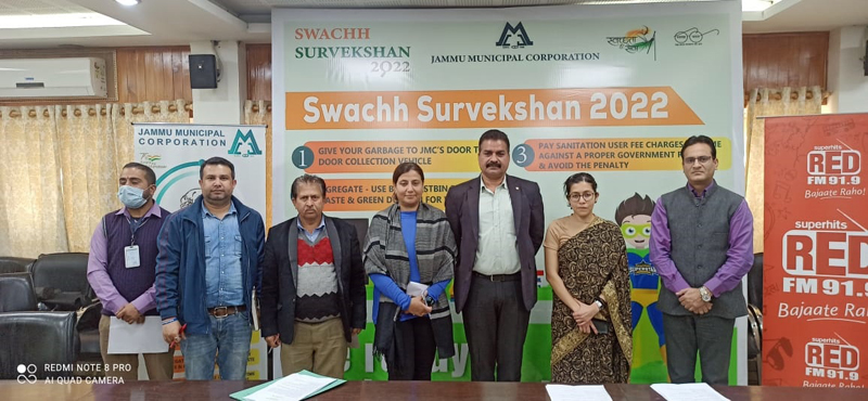 JMC Commissioner Avny Lavasa along with other officers informing about initiative under Swachh Survekshan. JMC Commissioner Avny Lavasa along with other officers informing about initiative under Swachh Survekshan.