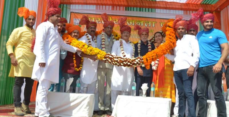 BJP senior leaders at party's joining programme at Sainik Colony on Sunday.