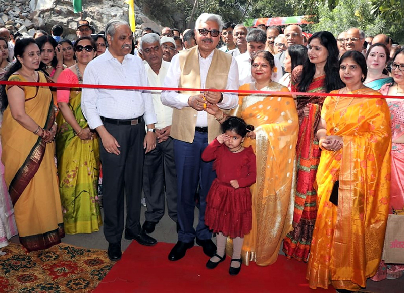 Dignitaries during inauguration of Vasant Utsav. Dignitaries during inauguration of Vasant Utsav.