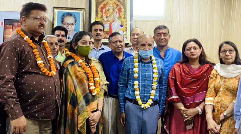 Dignitaries posing for a group photograph after inauguration of Prof. Suresh Kumar Gupta Memorial Library. Dignitaries posing for a group photograph after inauguration of Prof. Suresh Kumar Gupta Memorial Library.