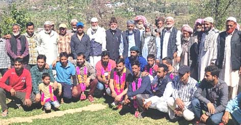 Former Vice Chancellor and Chairman JK-BADC Dr Shazad Malik and people posing for group photograph.