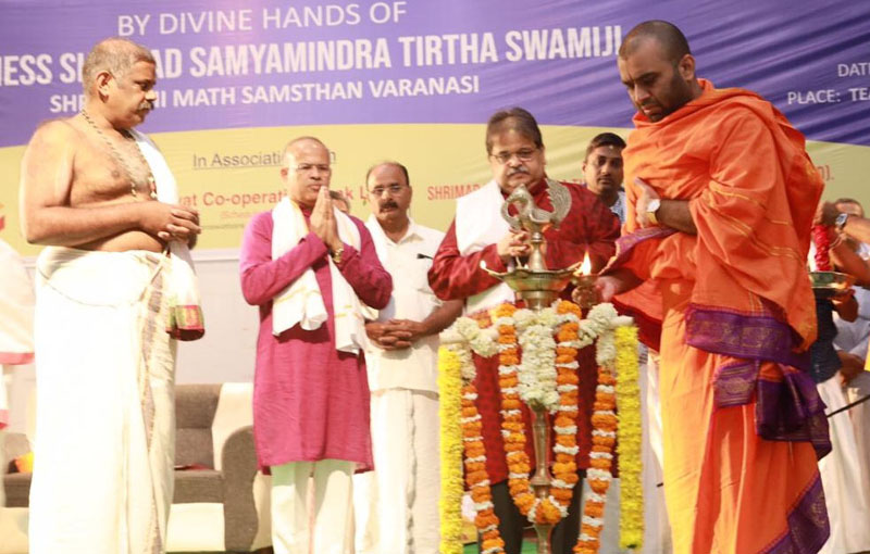Shrimad Samyamindra Tirath Swamiji, Matadipathi of Shri Kashi Math Samsthan, Varanasi lighting the lamp during a programme of VSF at Jammu. Shrimad Samyamindra Tirath Swamiji, Matadipathi of Shri Kashi Math Samsthan, Varanasi lighting the lamp during a programme of VSF at Jammu.