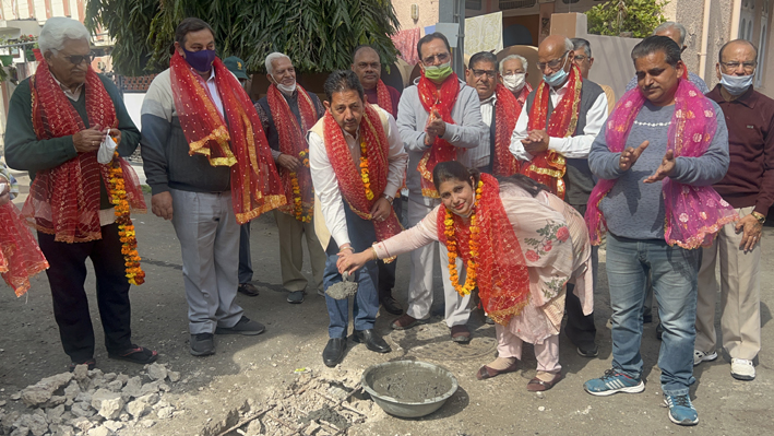 BJP senior leader, Baldev Singh Billawaria and corporator Jyoti Devi kick starting the work of deep drain in Ward 53 on Monday. BJP senior leader, Baldev Singh Billawaria and corporator Jyoti Devi kick starting the work of deep drain in Ward 53 on Monday.