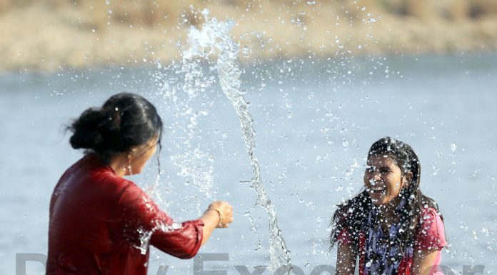 Women enjoy in Tawi river on a hot day in Jammu on Friday. —Excelsior/Rakesh