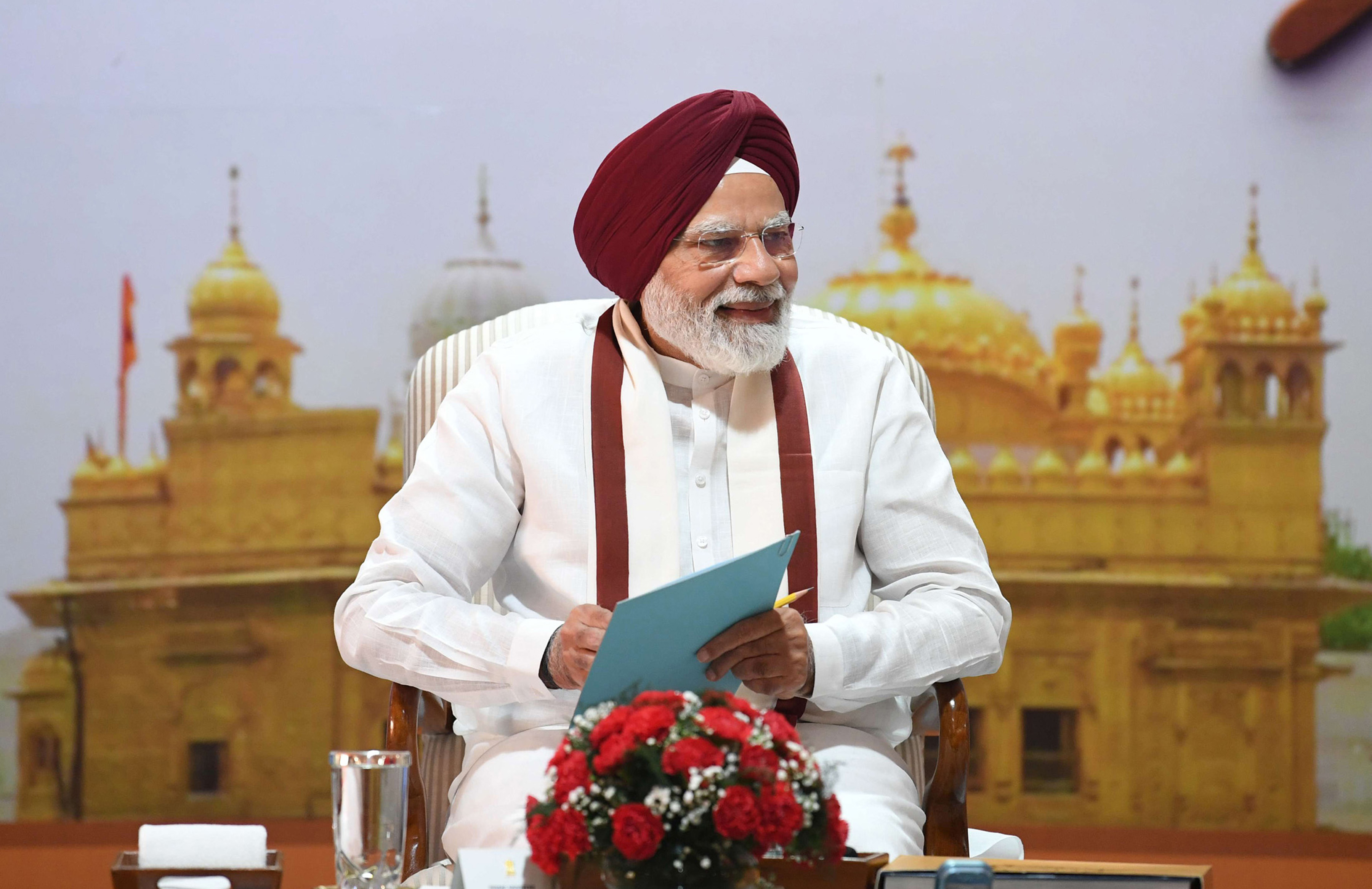 Prime Minister Narendra Modi interacts with the Sikh delegation at 7 Prime Minister Narendra Modi interacts with the Sikh delegation at 7