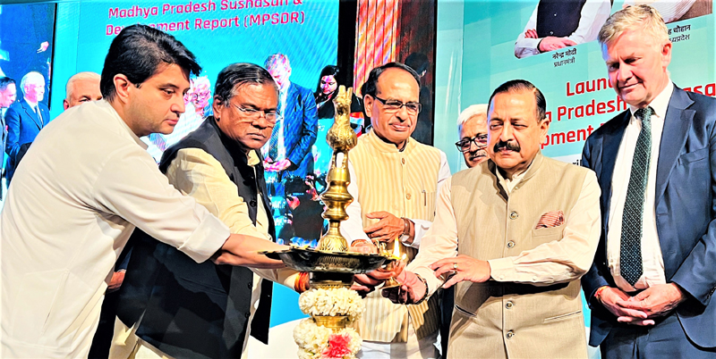 Union Minister Dr Jitendra Singh and Chief Minister Madhya Pradesh Shivraj Singh Chouhan lighting the traditional lamp to formally inaugurate official programme on Good Governance, at New Delhi. Union Minister Dr Jitendra Singh and Chief Minister Madhya Pradesh Shivraj Singh Chouhan lighting the traditional lamp to formally inaugurate official programme on Good Governance, at New Delhi.
