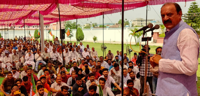 Senior vice president BJP, Surjit Singh Salathia addressing a public meeting at Bari Brahmana on Saturday. Senior vice president BJP, Surjit Singh Salathia addressing a public meeting at Bari Brahmana on Saturday.
