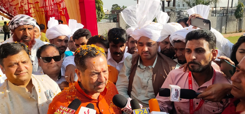 Senior RSS leader, Indresh Kumar talking to media persons during Muslim Rashtriya Morcha programme at R S Pura on Saturday. Senior RSS leader, Indresh Kumar talking to media persons during Muslim Rashtriya Morcha programme at R S Pura on Saturday.