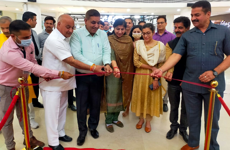 JMC Mayor, C M Gupta, Deputy Mayor, Purnima Sharma and Commissioner Avny Lavasa inaugurating Swachh Survekshan -2022 at Jammu on Friday. JMC Mayor, C M Gupta, Deputy Mayor, Purnima Sharma and Commissioner Avny Lavasa inaugurating Swachh Survekshan -2022 at Jammu on Friday.