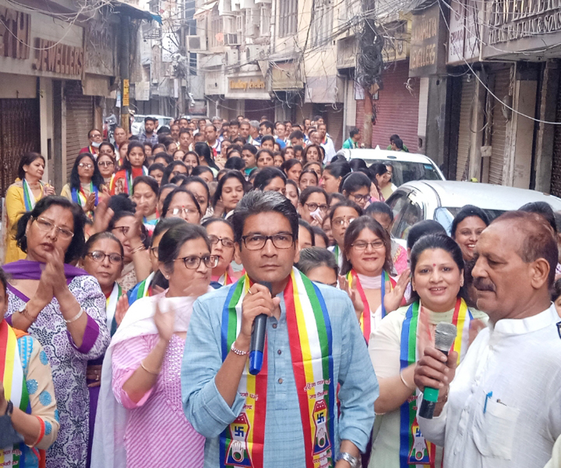 Members of Jain community reciting devotional songs at Prabhat Pheri in Jammu on Sunday. Members of Jain community reciting devotional songs at Prabhat Pheri in Jammu on Sunday.