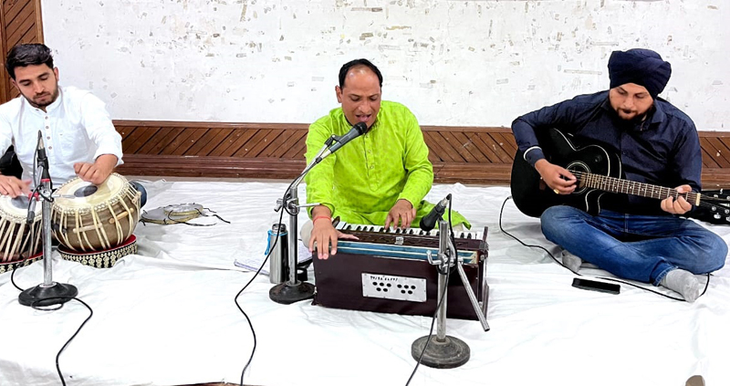 Artist Ajay Singh Chib performing at K.L Saigal Hall during a programme organized by Samooh Theatre group. Artist Ajay Singh Chib performing at K.L Saigal Hall during a programme organized by Samooh Theatre group.