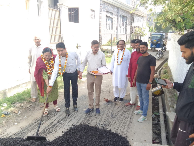 JKPYC president Uday Chib and Councillor Rajni Bala kick starting blacktopping work in Buta Nagar area of Jammu North. JKPYC president Uday Chib and Councillor Rajni Bala kick starting blacktopping work in Buta Nagar area of Jammu North.