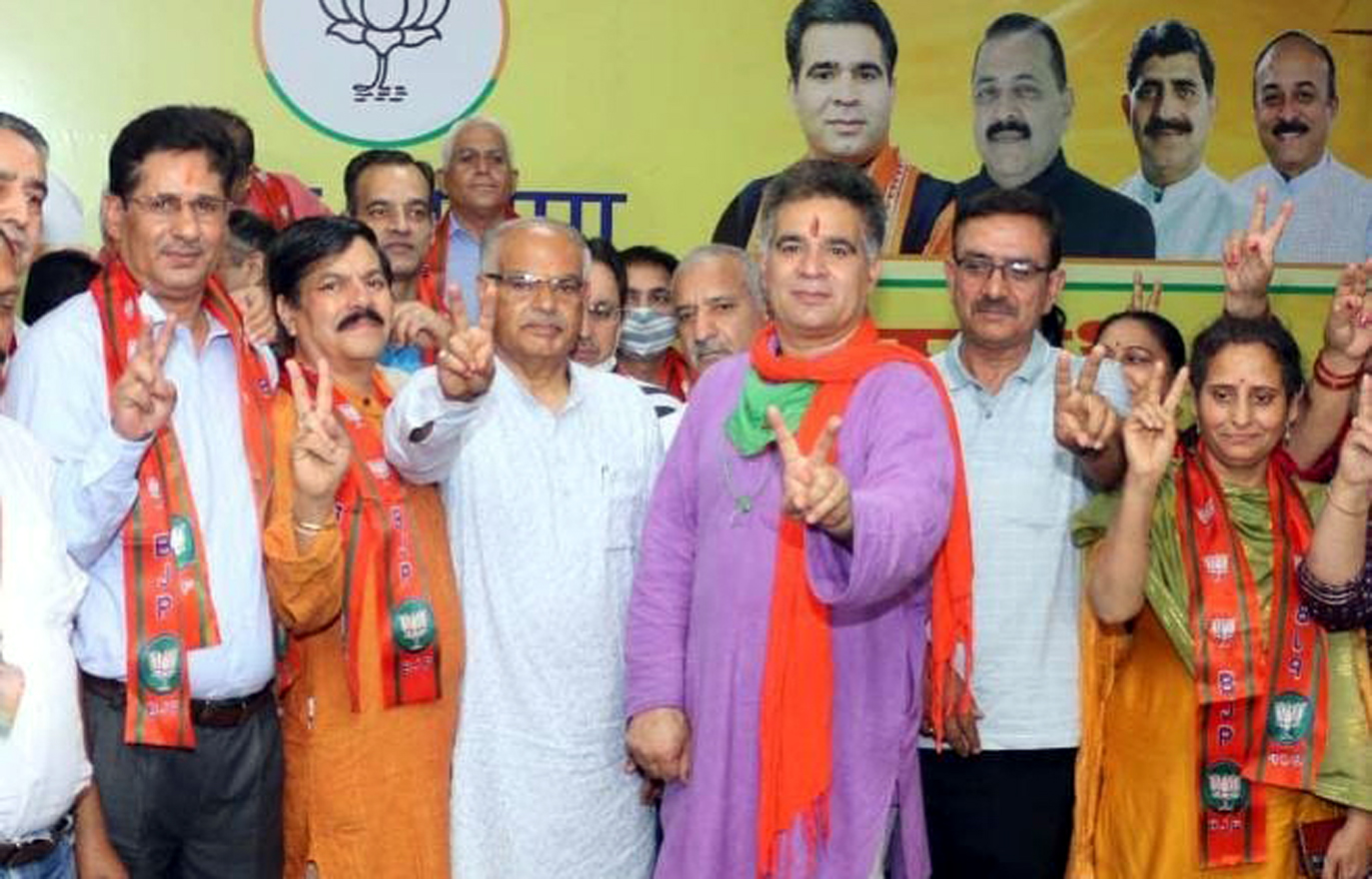 BJP JK UT president, Ravinder Raina and party general secretary, (Org) Ashok Koul taking new entrants into party fold at Jammu on Wednesday. BJP JK UT president, Ravinder Raina and party general secretary, (Org) Ashok Koul taking new entrants into party fold at Jammu on Wednesday.