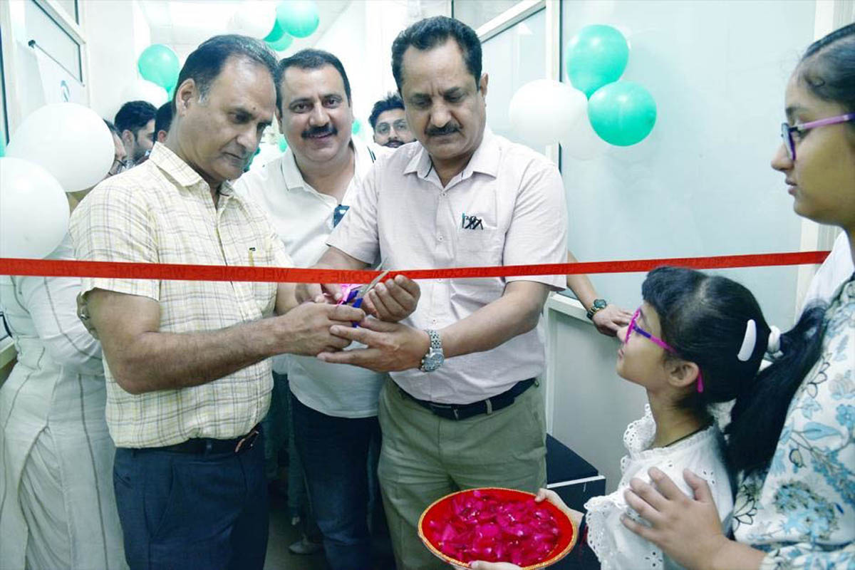 DG, Family Welfare, MCH & Immunization J&K, Dr Saleem-ur-Rehman inaugurating a Path Square Lab at Bakshi Nagar, Jammu. DG, Family Welfare, MCH & Immunization J&K, Dr Saleem-ur-Rehman inaugurating a Path Square Lab at Bakshi Nagar, Jammu.