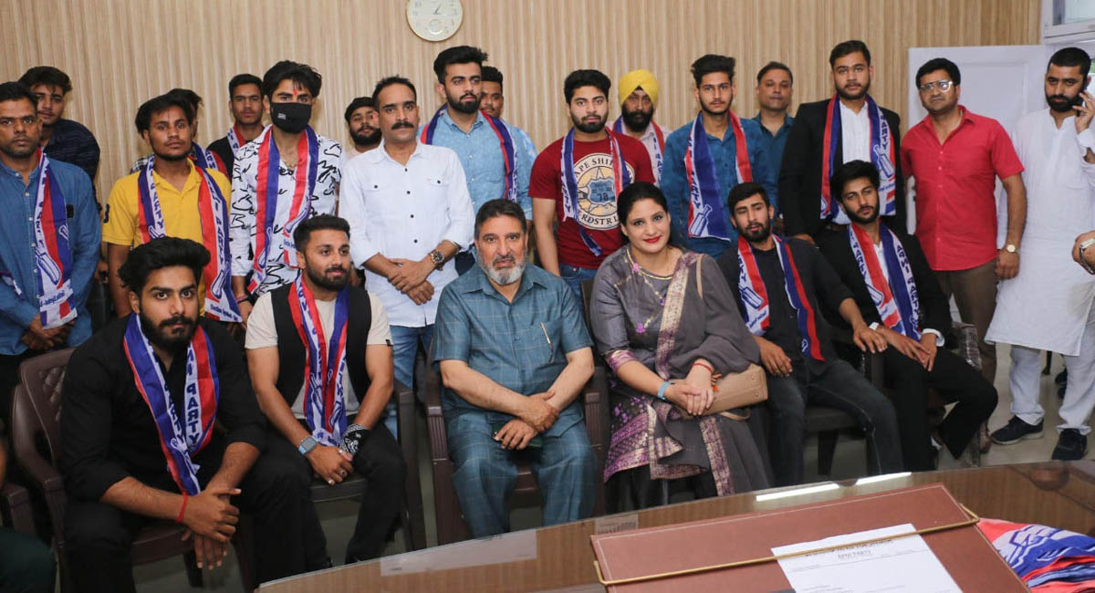 Apni Party president Syed Mohammed Altaf Bukhari posing with new entrants at Party Office, Gandhi Nagar, Jammu. Apni Party president Syed Mohammed Altaf Bukhari posing with new entrants at Party Office, Gandhi Nagar, Jammu.