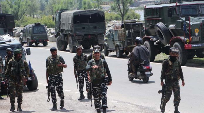 Security personnel advancing to the encounter site at Sirchan Top in Pahalgam on Friday.(UNI)