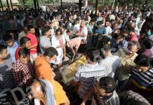 Crowd gathered at Bantalab crematorium to perform last rites of Rahul Bhat martyred by militants. — Excelsior/Rakesh