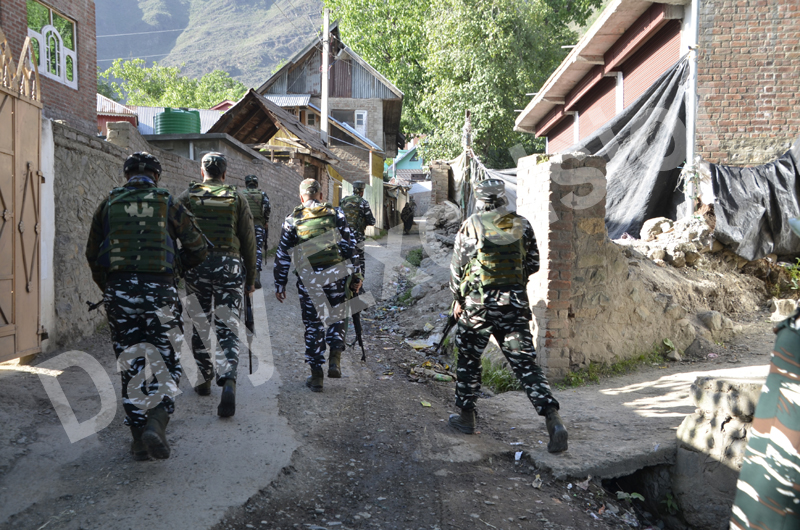 Security forces during encounter in Bandipora area of North Kashmir.— Excelsior/Aabid Nabi