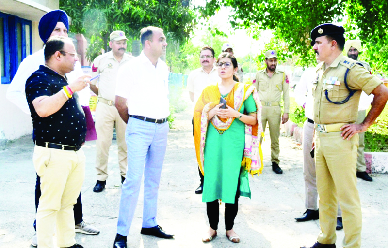Divisional Commissioner Jammu, Ramesh Kumar during visit to Yatri Niwas, Bhagwati Nagar on Saturday.