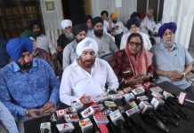 Sikh United Front chairman SS Wazir addressing press conference in Jammu on Monday. -Excelsior/ Rakesh