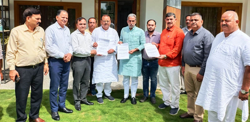 BBIA delegation submitting memorandum to Union MoS Power in Jammu on Tuesday. BBIA delegation submitting memorandum to Union MoS Power in Jammu on Tuesday.