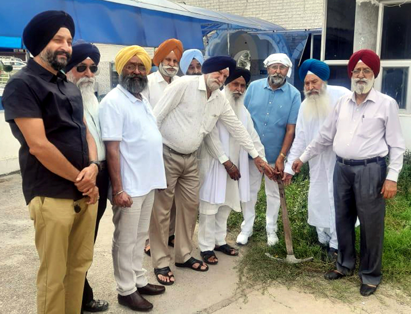 President AIJMS Ch Manmohan Singh along with others kick-starting a developmental work at Gurudwara Singh Sabha, Nanak Nagar, Jammu. President AIJMS Ch Manmohan Singh along with others kick-starting a developmental work at Gurudwara Singh Sabha, Nanak Nagar, Jammu.
