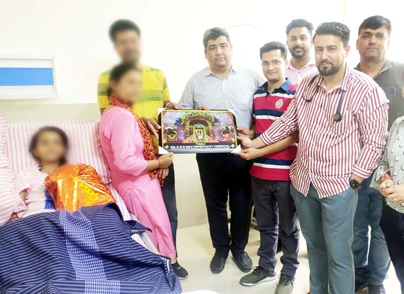 Attendant of treated patient and doctors of Dr KD’s Multispeciality Hospital posing for group photograph. Attendant of treated patient and doctors of Dr KD’s Multispeciality Hospital posing for group photograph.