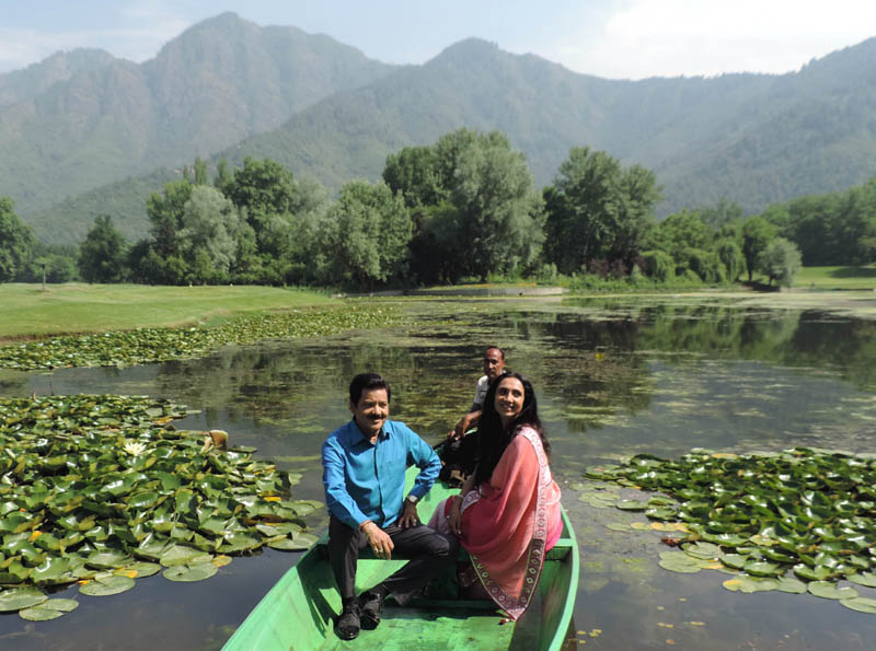 Bollywood singer Udit Narayan with actress Sonali Sachdeva shooting an album song in the sprawling locations of Royal Springs Golf Course in Srinagar on Wednesday.