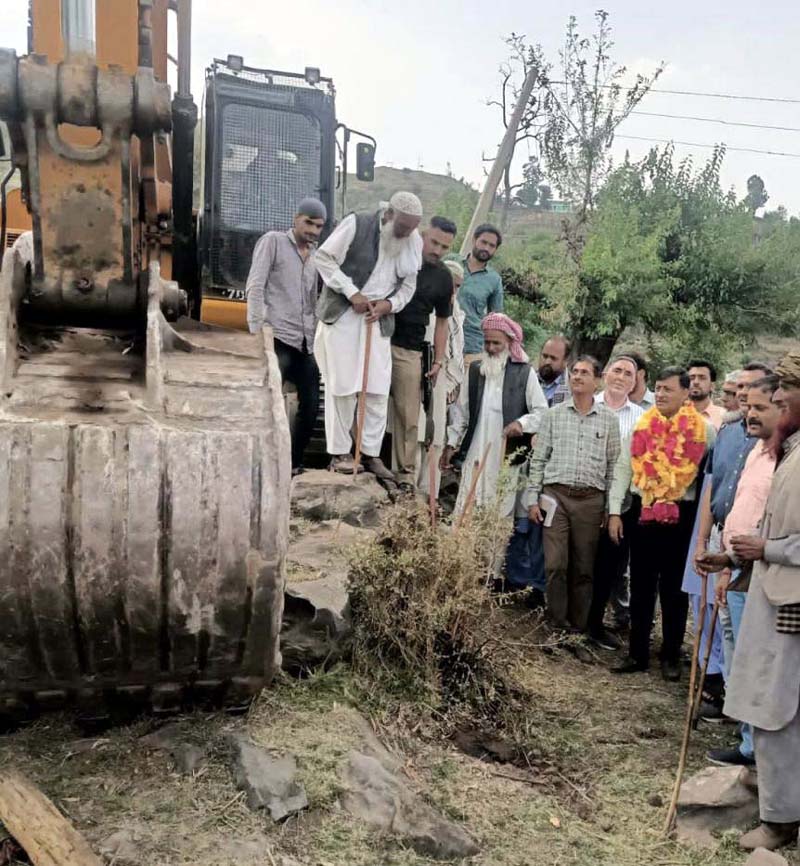 BJP general secretary, Vibodh Gupta during his tour of border areas of Rajouri on Friday. BJP general secretary, Vibodh Gupta during his tour of border areas of Rajouri on Friday.