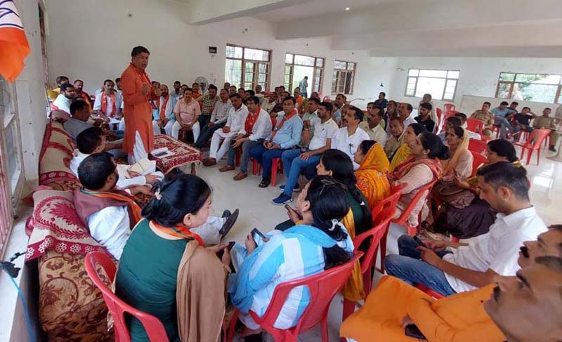 BJP leader addressing a meeting in Basholi. BJP leader addressing a meeting in Basholi.