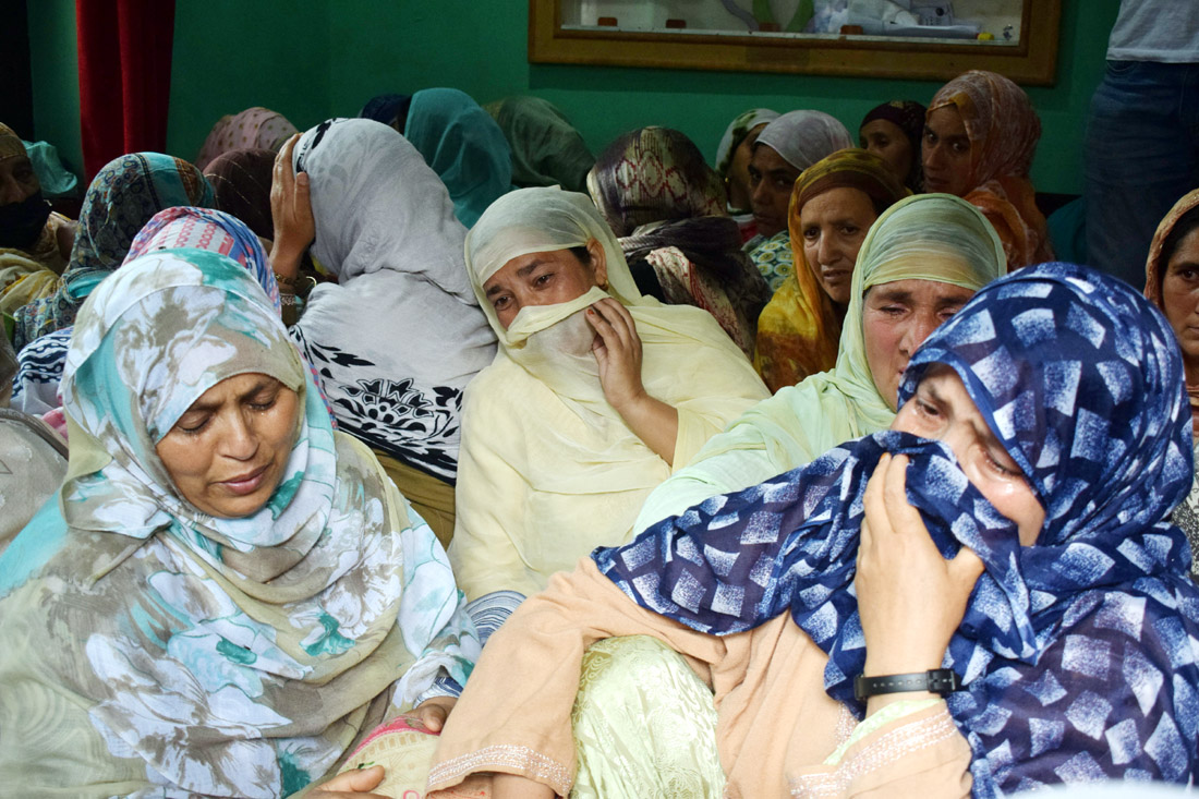 Family members of Sub Inspector Farooq Ahmad Mir of Samboora Pulwama wailing after his killing. -Excelsior/Younis Khaliq Family members of Sub Inspector Farooq Ahmad Mir of Samboora Pulwama wailing after his killing. -Excelsior/Younis Khaliq