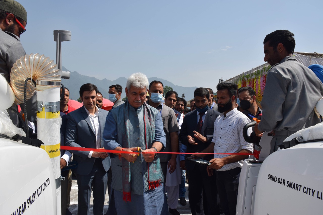 Lt Governor Manoj Sinha lays foundation stone of various projects under Srinagar Smart City (2)