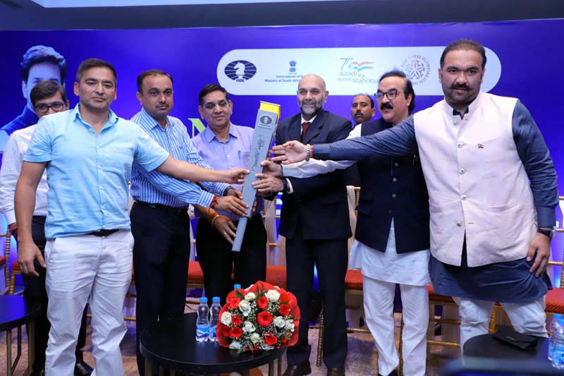 BJP leader Ajatshatru Singh, Mayor, Div Com and others handing over the Chess Olympiad Torch at Jammu on Wednesday.