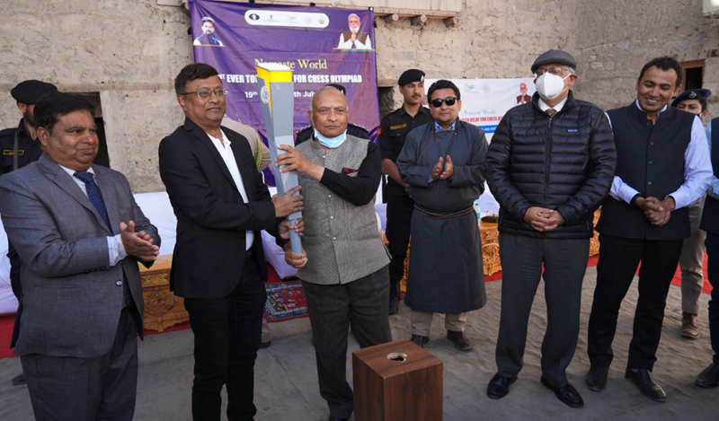 LG R K Mathur receiving the relay torch from Grand Master Dibyendu Barua at Leh on Monday. LG R K Mathur receiving the relay torch from Grand Master Dibyendu Barua at Leh on Monday.