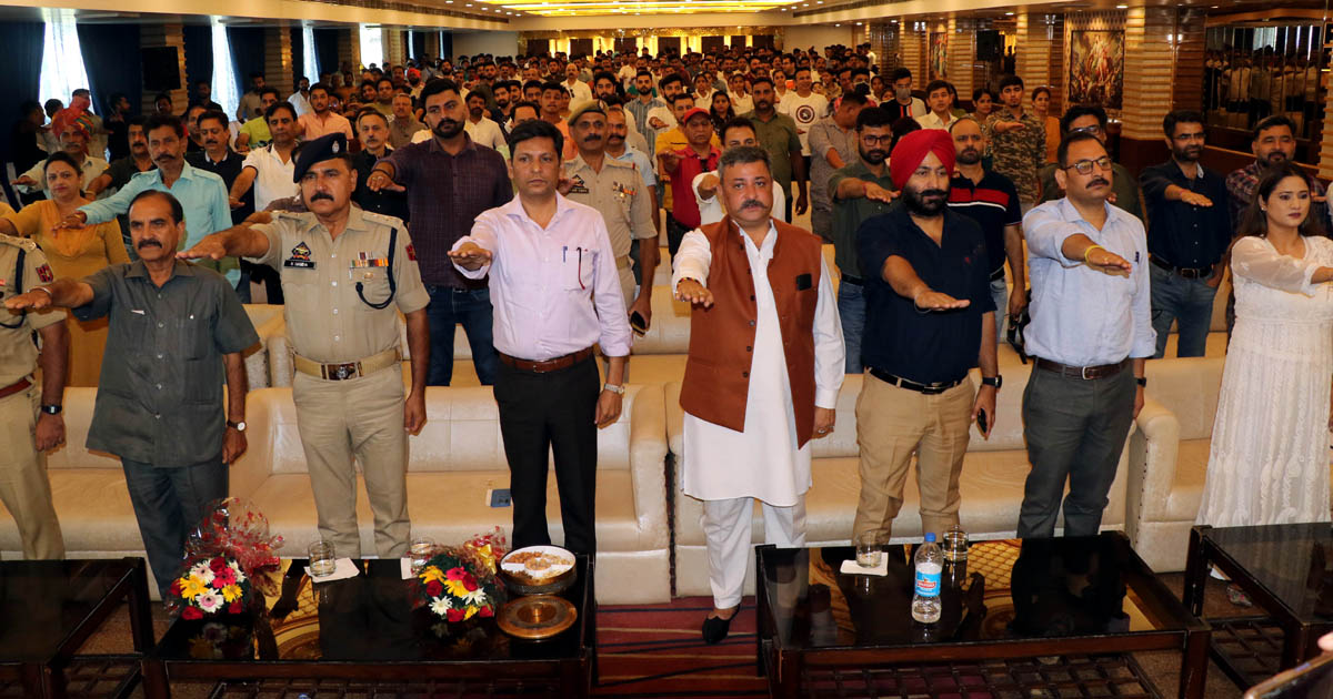 ADGP Mukesh Singh alongwith team Jammu chief and others taking pledge to eradicate drug menace during a programme on Saturday.