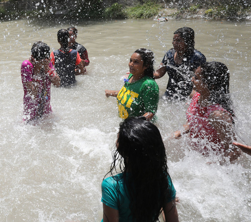 Children and women beating the heat while bathing in Ranbir Canal in Jammu on intense hot Tuesday evening. —Excelsior/Rakesh Children and women beating the heat while bathing in Ranbir Canal in Jammu on intense hot Tuesday evening. —Excelsior/Rakesh