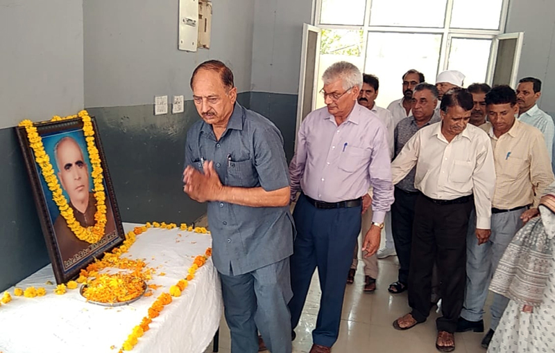 People paying tributes to ex-MLA Babu Milkhi Ram on his birth anniversary. People paying tributes to ex-MLA Babu Milkhi Ram on his birth anniversary.